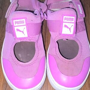 Girls Puma athletic or athletic leisure shoes, purple color